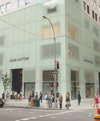 Flagship Redux: Banking on Stores Showcases