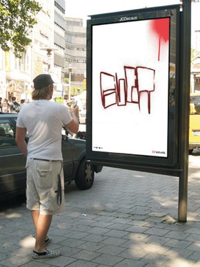 Bits & Bytes: Spray Phone... Small-Screen Style... Lean Looks...