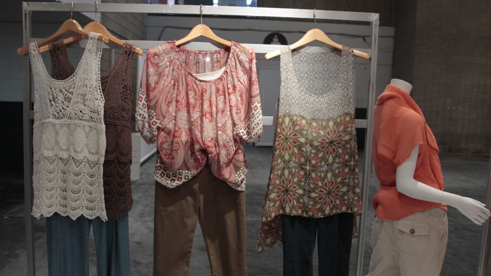 Color and Prints Sweep Fame, Moda