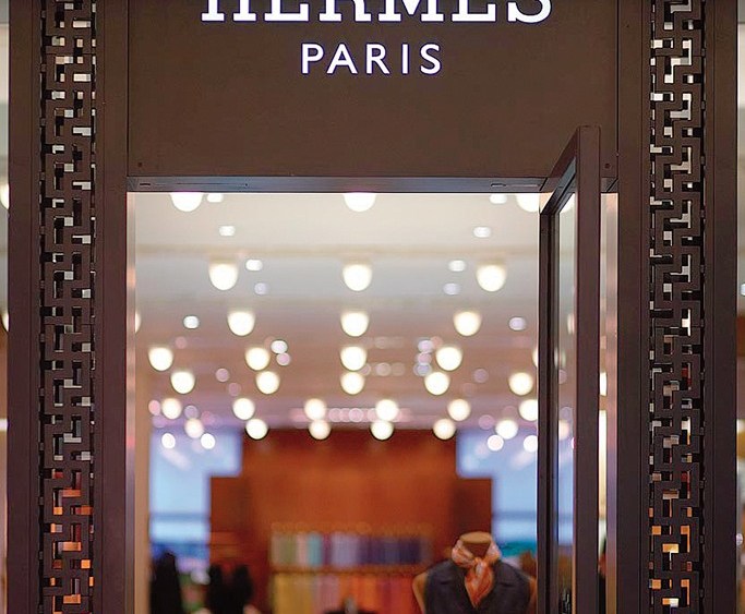 Retailers Weigh on Henry Segerstrom