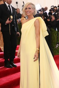 Kristen Wiig in Prabal Gurung
