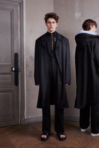 Off-White Men's RTW Spring 2016
