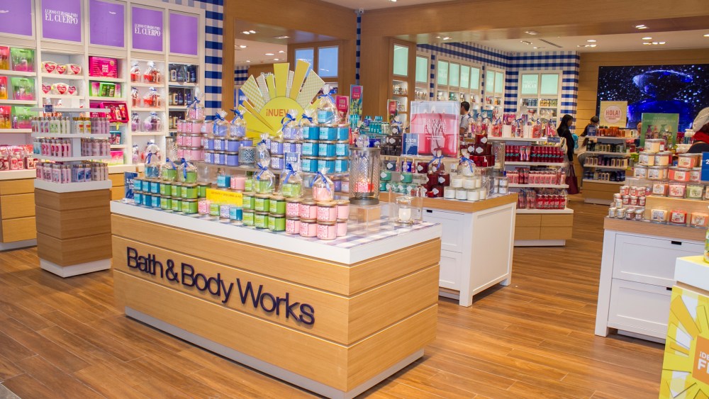 Bath & Body Works, Candle Day, Store
