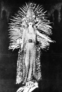 Marchesa Luisa Casati in Paris, 1922.