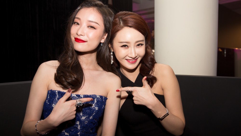 Ni Ni and a guest.