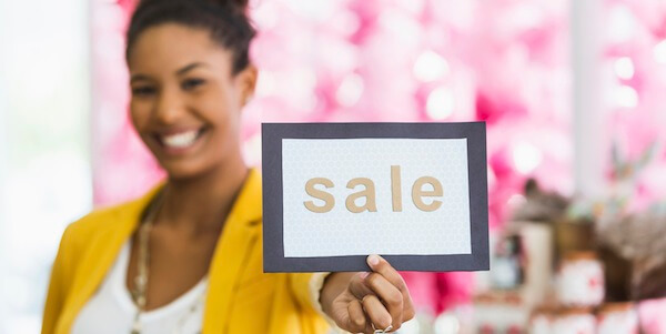 Fung Global: Consumers Unwilling Pay Full Price Pile Pressure on Retailers