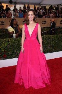 Emilia Clarke 2016 sag red carpet