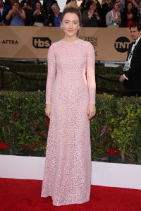 Saoirse Ronan 2016 sag red carpet