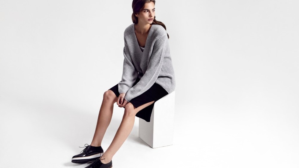 A look from Three Dots' fall 2016 collection under Cynthia Vincent's creative direction.