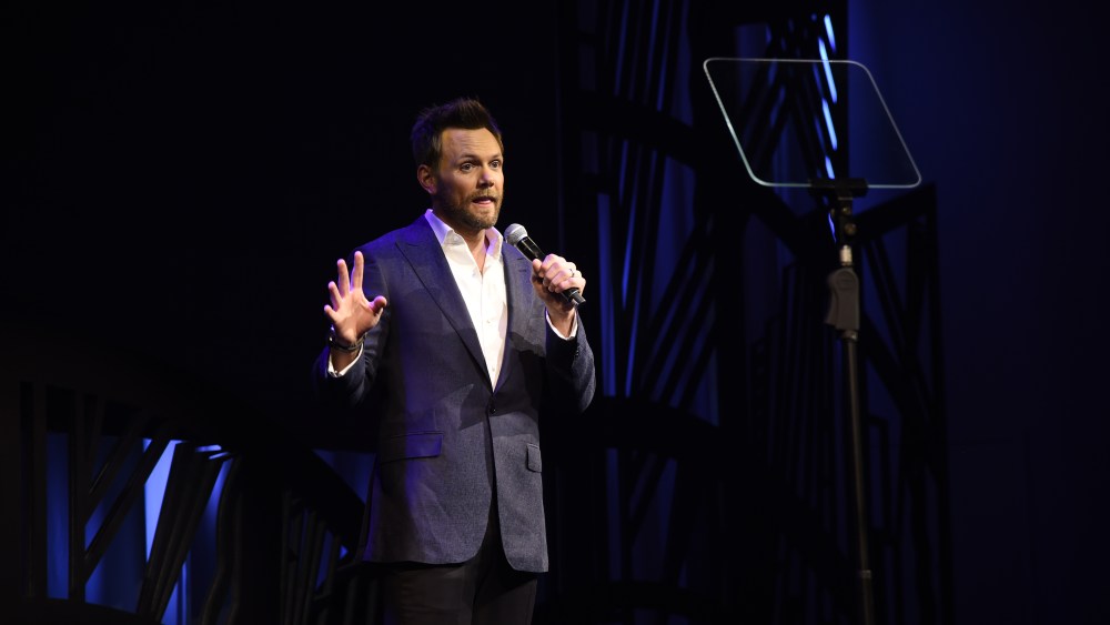Joel McHale Will Host 2016 CFDA Fashion Awards