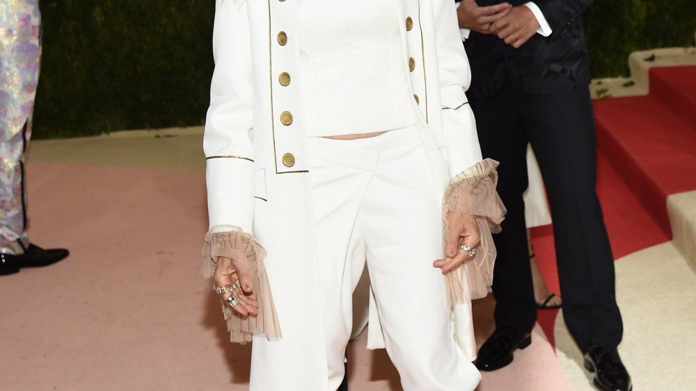 Sarah Jessica Parker at met gala 2016