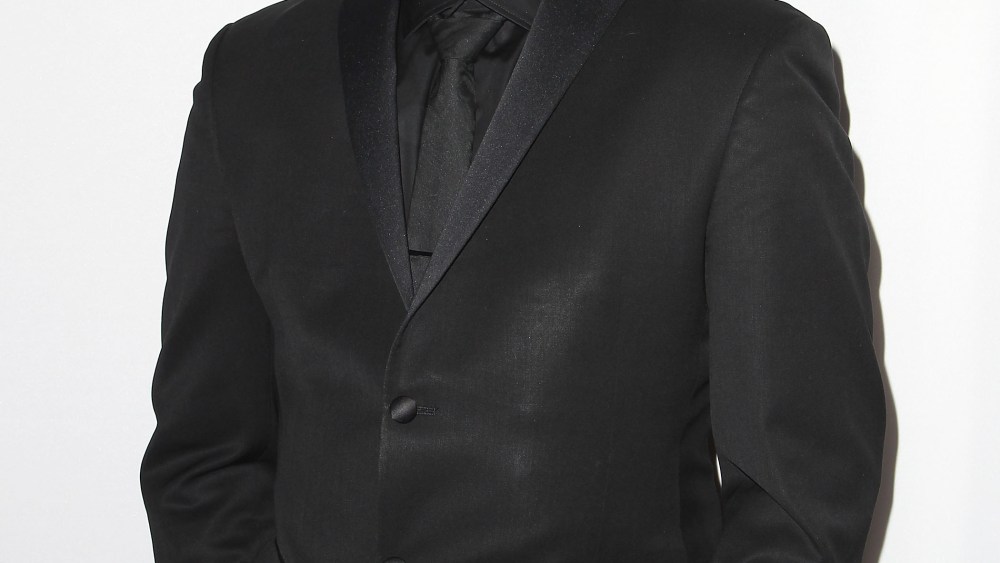 Kenneth Cole Licenses Women's and Men's Apparel to Global Brands Group