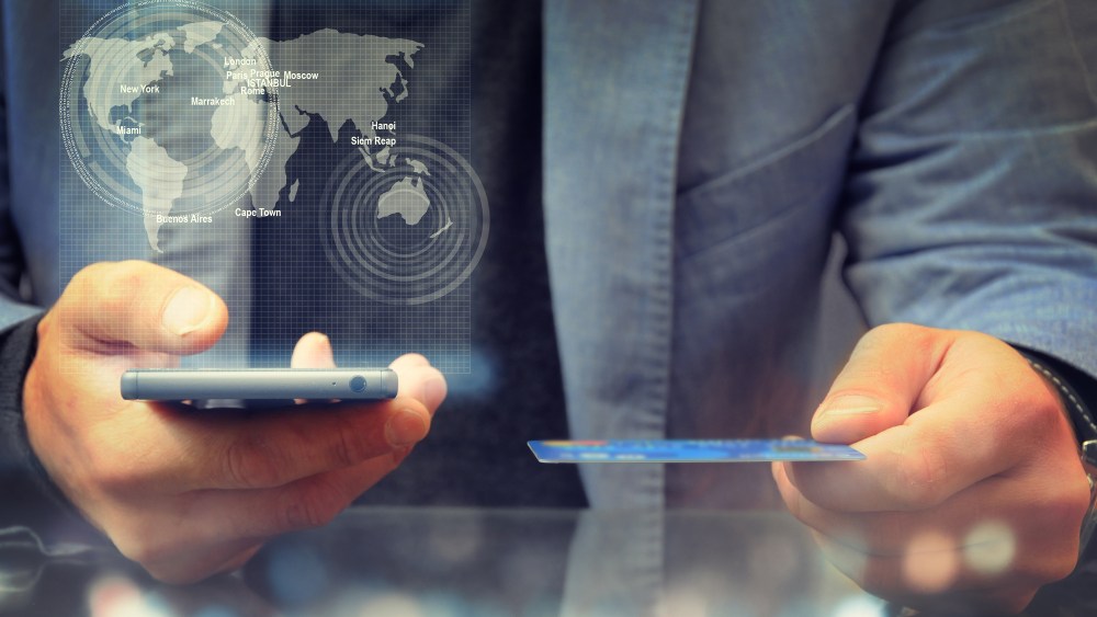 Buyer Reviews Seen Key to Online Fashion Retail