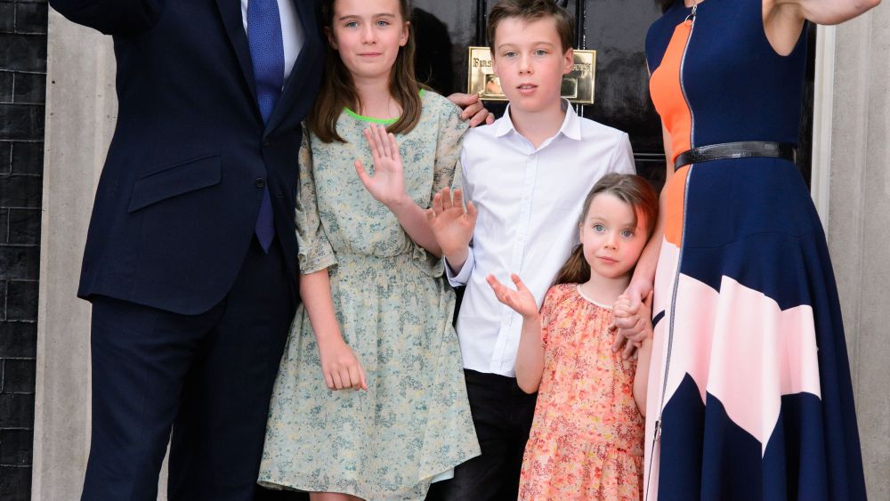 Cameron gave a short farewell speech flanked by his wife Samantha, who was wearing a multi-colored sleeveless dress by Roksanda.