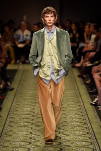 Burberry September 2016 Buy-Now Seasonless Show