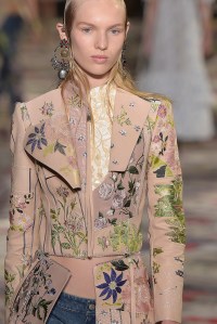 Alexander McQueen RTW Spring 2017