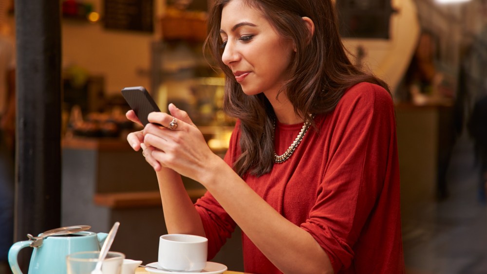 e-commerce mobile shopping holiday 2017