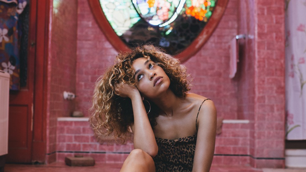 Izzy Bizu