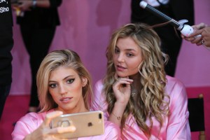 devon windsor Victoria’s Secret Fashion Show 2016