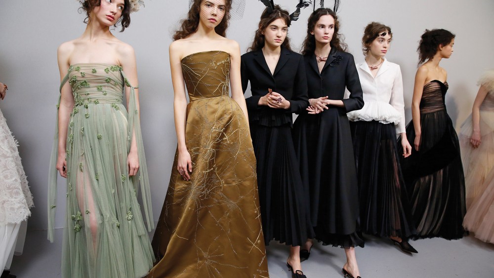 Paris Couture Schedule Gains Extra Day as Confidence Returns