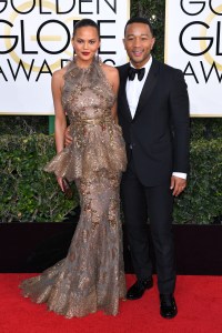 Golden Globes 2017: Chrissy Teigen in Marchesa and John Legend
