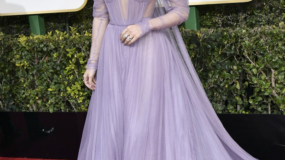 Golden Globes 2017: Hailee Steinfeld Vera Wang
