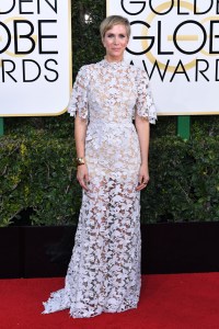 Golden Globes 2017: Kristen Wiig in Reem Acra