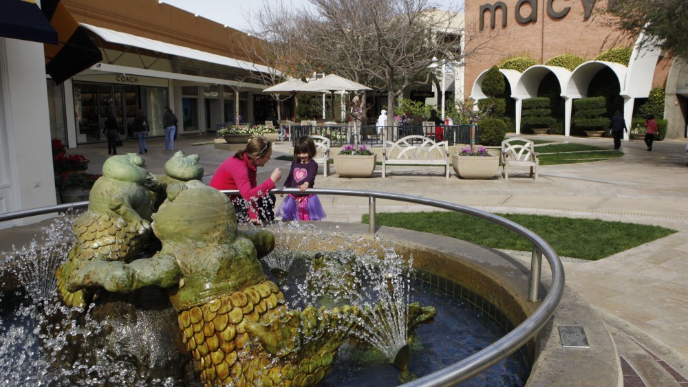 macy's department store outdoor mall