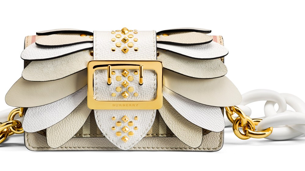 Weak Pound Boosts Burberry H2 Retail Revenue 19%