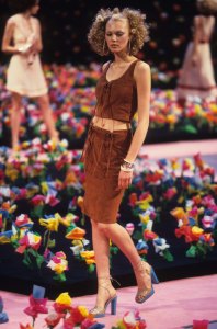 Citation not found; Model on the runway of the Chloe by Karl Lagerfeld Spring 1997 Ready-To-Wear collection on October 14, 1996 in Paris, France.