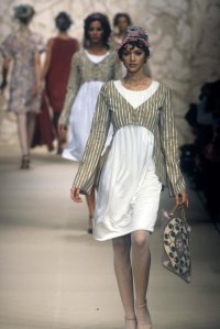 Citation not found; Model on the runway of Karl Lagerfeld's Spring 1994 Ready-To-Wear collection for Chloe in Paris, France.