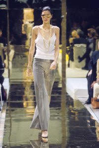 Models on the runway of Stella McCartney's spring 2000 Ready-To-Wear collection for Chloe.