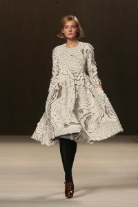 A model on the runway at Phoebe Philo's fall 2006 Ready-To-Wear collection for Chloe.
