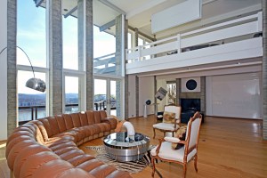 The contemporary four-story, 4,966-square-foot home in Cincinnati’s Mt. Adam’s neighborhood was designed by well-known local architect Carl Strauss in 1966.