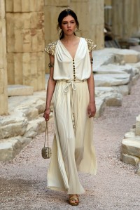Chanel Cruise 2018 Show: All the Looks