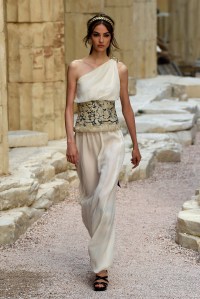 Chanel Cruise 2018 Show: All the Looks