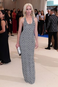 Met Gala 2017 Elizabeth Banks