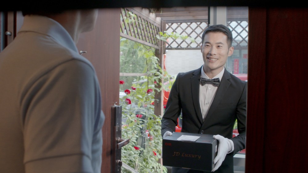 JD's special luxury express service is rolling out first in Beijing, Shanghai and Guangzhou.