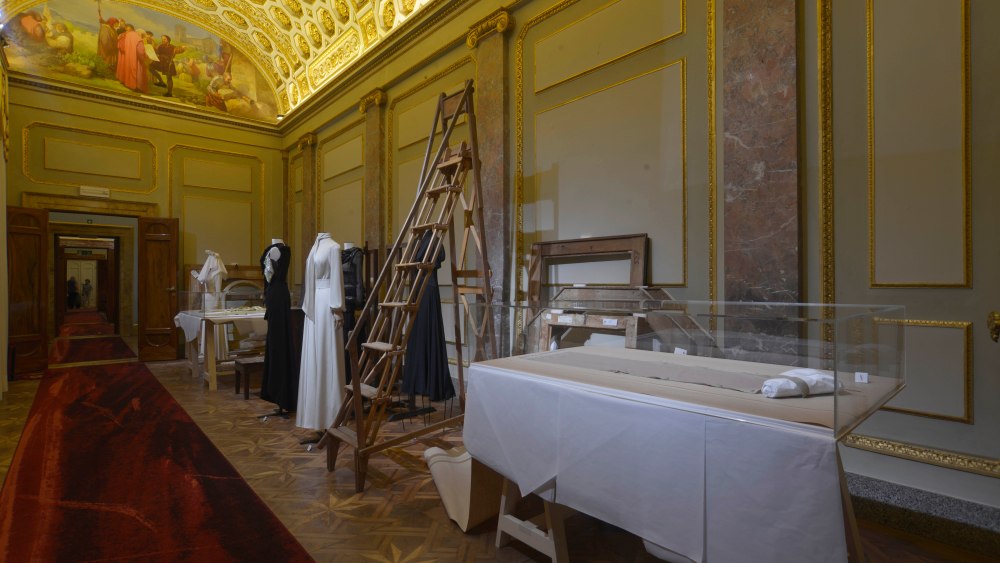 Olivier Saillard’s New Exhibition at the Costume Gallery of the Palazzo Pitti in Florence