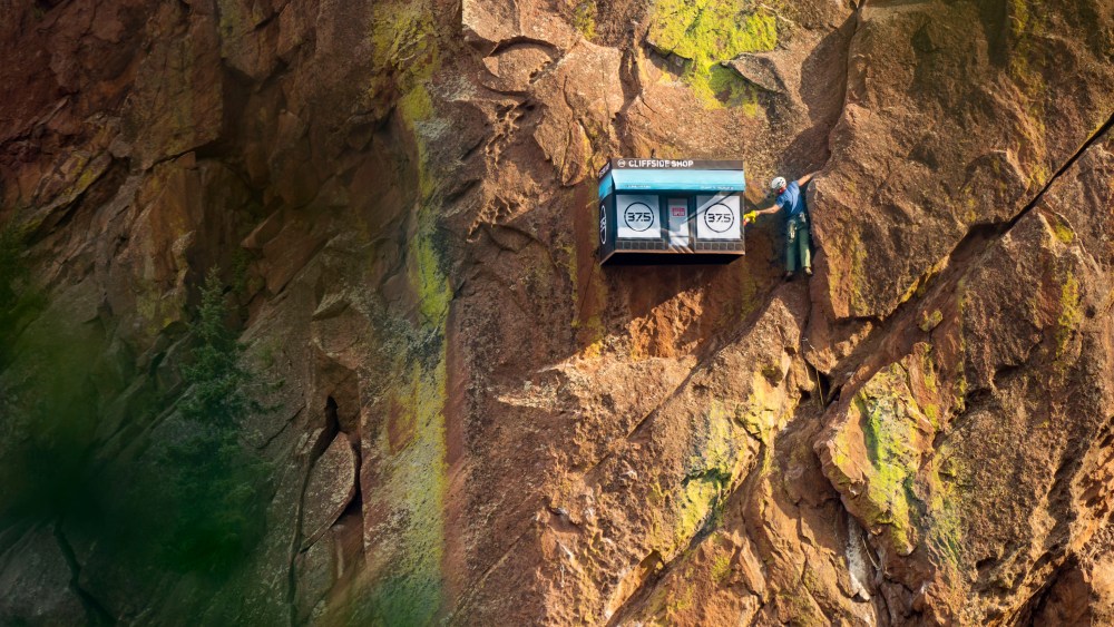 37.5 set up a pop-up on the side of a rock climb.