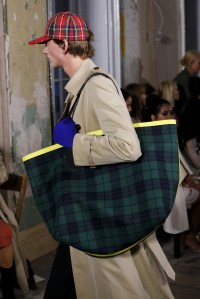 Details at Burberry RTW Spring 2018