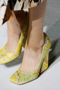 Details at Dries Van Noten RTW Spring 2018