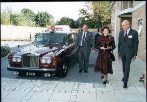Princess Margaret Cars And Driving Rolls Royce Lwb Silver Wraith 1980. September 1993 Princess Margaret Opening West Lambeth Community Nursing Home Using Her Old Rolls Royce Princess Margaret Has Become The First Member Of The Royal Family To Choose A Foreign Car For Official Duties. A Mercedes-benz Has Replaced Her 13-year-old Rolls-royce Silver Wriath A Technically Dated Model No Longer In Production. Princess Margaret Cars And Driving Rolls Royce Lwb Silver Wraith 1980. September 1993 Princess Margaret Opening West Lambeth Community Nursing Home Using Her Old Rolls Royce Princess Margaret Has Become The First Member Of The Royal Family To Choose