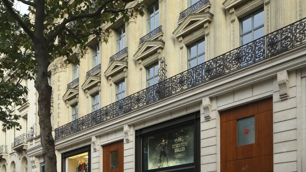 Retail Exterior Views Around Av. Des Champs-élysées Paris. Architectural Stock, Various, United Kingdom. Architect: N/a, 2016. Architectural Stock, Various, United Kingdom. Architect: n/a, 2016.