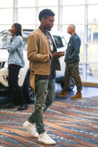 Street style at Complexcon 2017.
