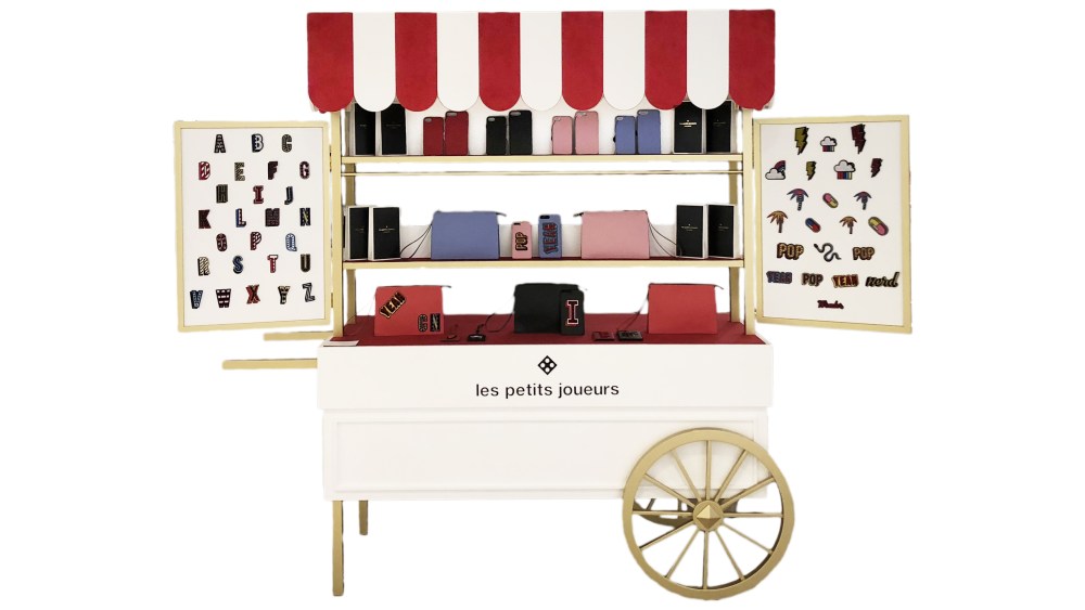 Les Petits Joueurs' pop-up cart.
