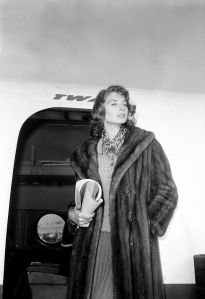 Parker Model/actress Suzy Parker arrives in Hollywood from Paris for a screen test for a co-starring role with Cary Grant in "Kiss Them For MeSuzy Parker 1957, Los Angeles, USA