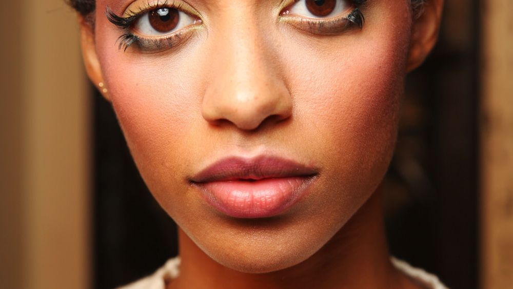 Linda Cantello, Giorgio Armani BeautyÕs international makeup artist, said the beauty look at the brandÕs couture show was meant to be very ÒsoftÓ and Òopaline.Ó ÒSo the makeup is just like a nuage of pastels, very blended with a lot of white,Ó she explained. Some faux eyelashes were added to the outer areas of modelsÕ peepers for heightened definition, while their lips were left a natural color with an added touch of raspberry pink. Among the key products used here were ArmaniÕs Eye Tint in numbers 32, 33 and 35, Face Fabric number 0, Eccentrico mascara number 1 and Lip Maestro number 505. Ñ Jennifer Weil