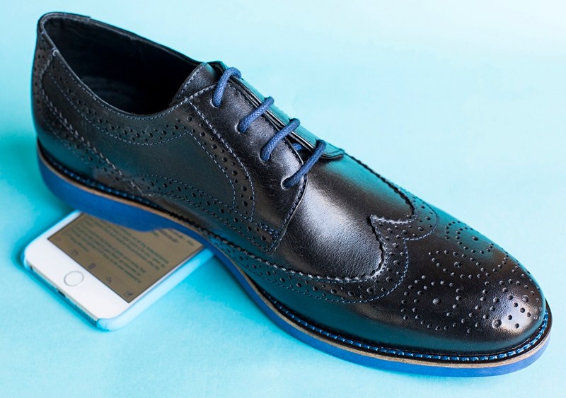 Meet the “Sociable Shoe” Designed Disconnect You From Distractions