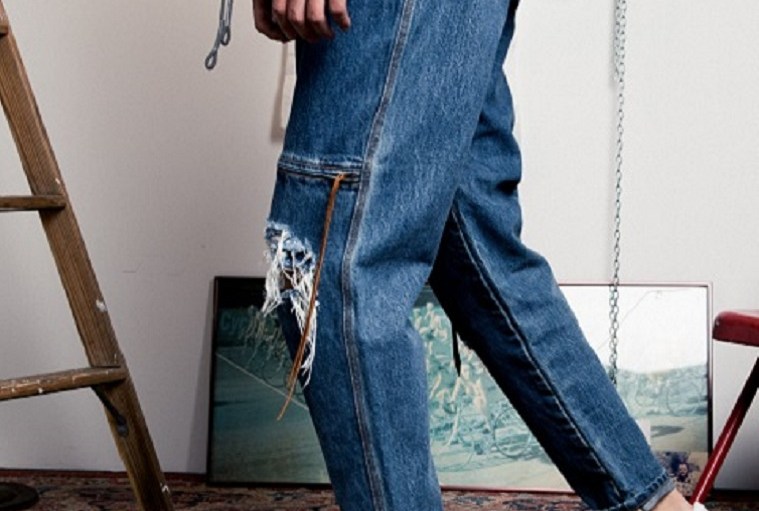 Luda Khanlari’s Big Debut With Oversized Denim